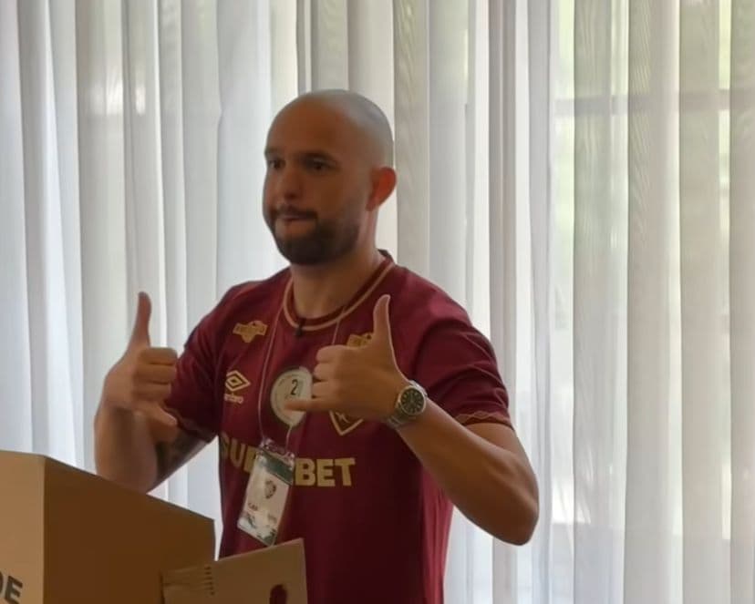 Mattheus Montenegro vota nas eleições do Fluminense (Foto: Reprodução)