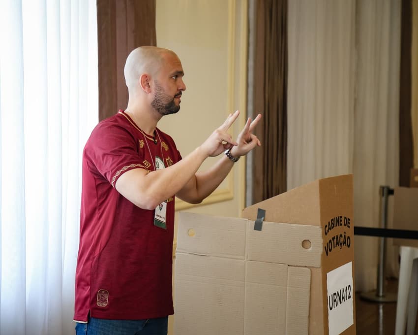 Mattheus Montenegro votou no início da manhã na sede do Fluminense (Foto: Divulgação)