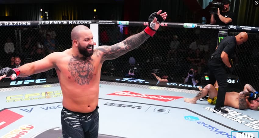  O brasileiro Max Gimenis acabou nocauteado no primeiro round pelo anfitrião Josh Hokit (Divulgação)