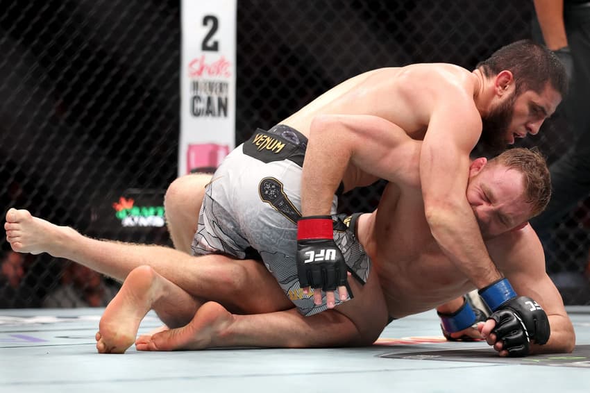 Islam Makhachev vence cinturão contra Jack Della Maddalena 322 (Foto: Ishika Samant/Getty Images/AFP)