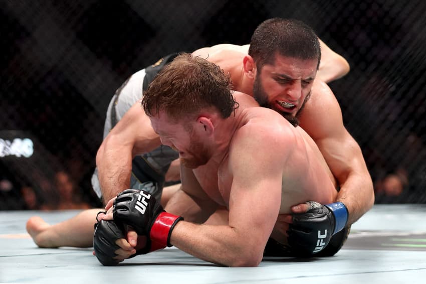 Islam Makhachev vence Jack Della Maddalena no UFC 322 (Foto: Ishika Samant/Getty Images/AFP)