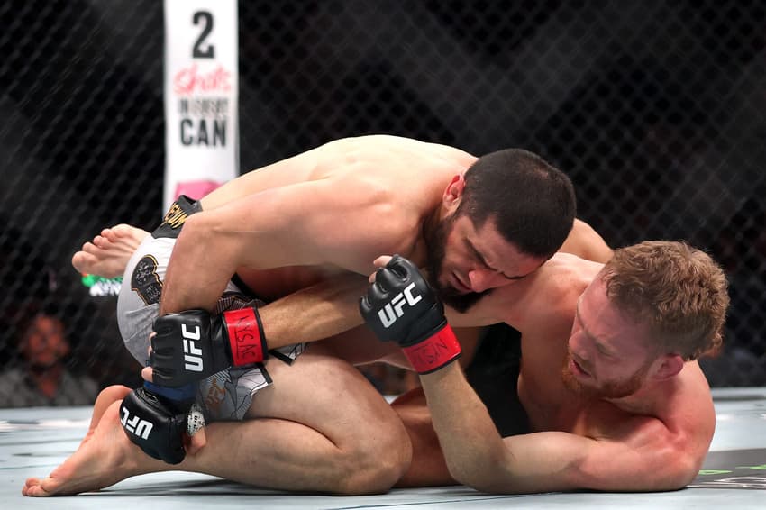 Islam Makhachev vence cinturão contra Jack Della Maddalena 322 (Foto: Ishika Samant/Getty Images/AFP)