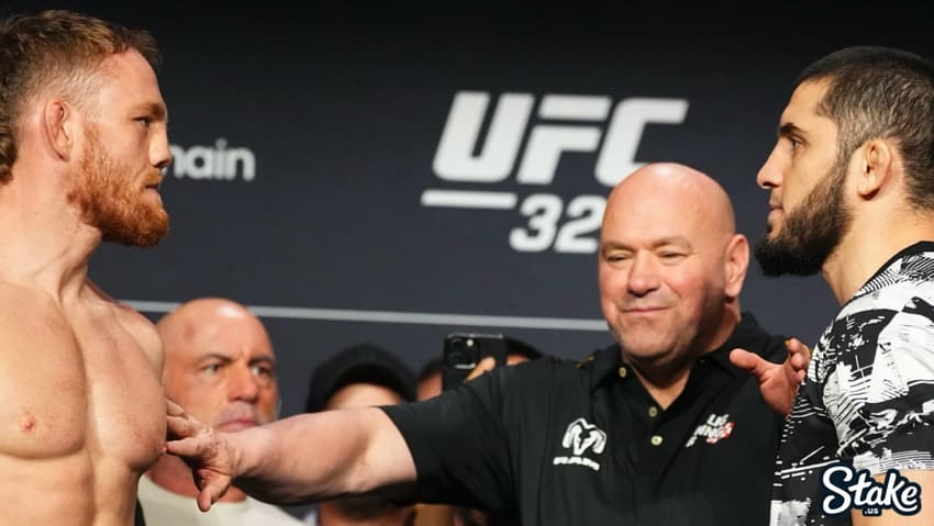 Última encarada entre Jack Della Maddalena e Islam Makhachev antes do UFC 322 (Foto: Reprodução/X/UFC)