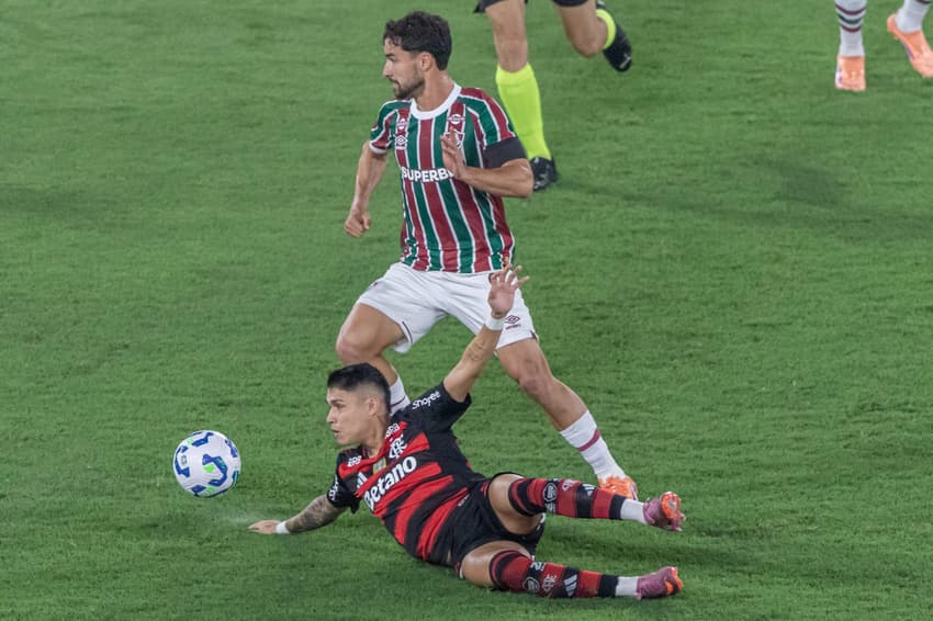 Martinelli e Luiz Araújo em Fluminense x Flamengo (Foto: Maga Jr/Agência F8/Gazeta Press)