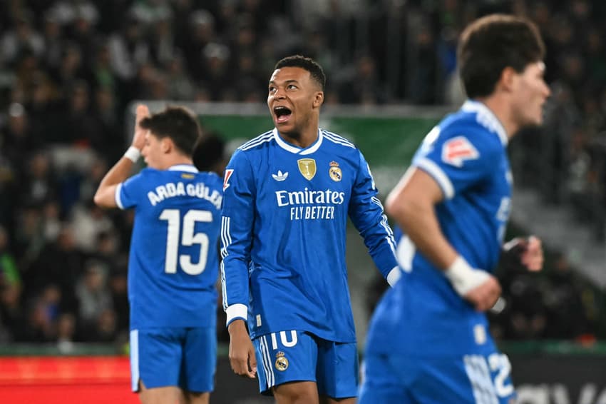 Kylian Mbappé durante empate do Real Madrid com o Elche em La Liga (Foto: JOSE JORDAN / AFP)