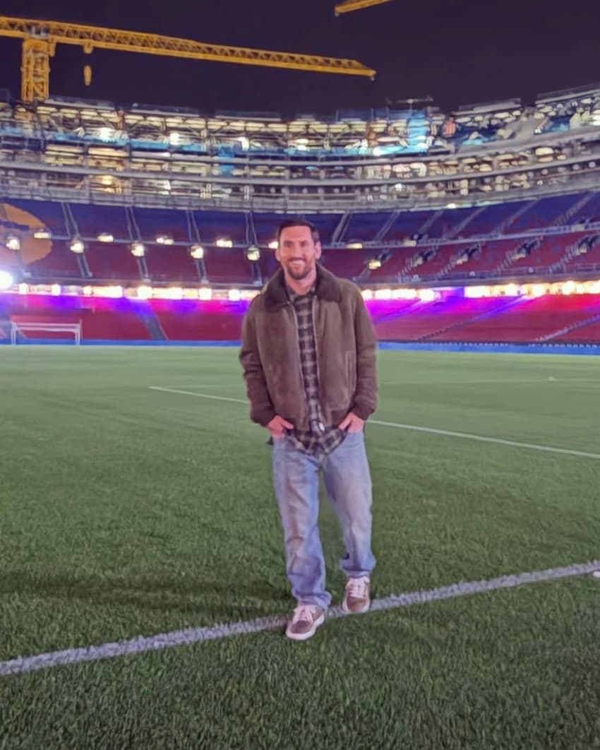 Messi visita novo Camp Nou, estádio do Barcelona (Foto: Reprodução/Instagram)