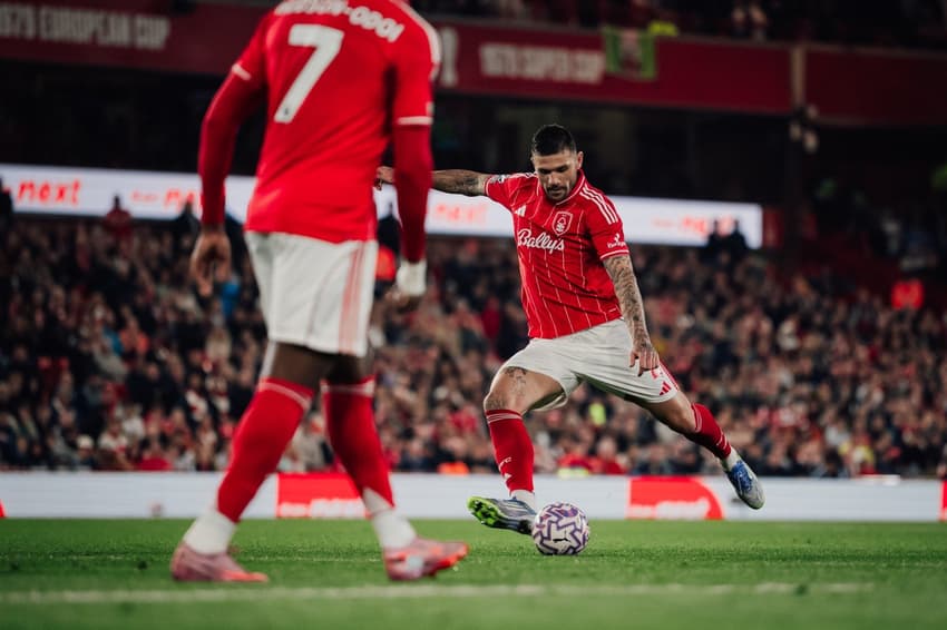 Morato em ação pelo Nottingham Forest (Foto: Divulgação/Nottingham Forest)