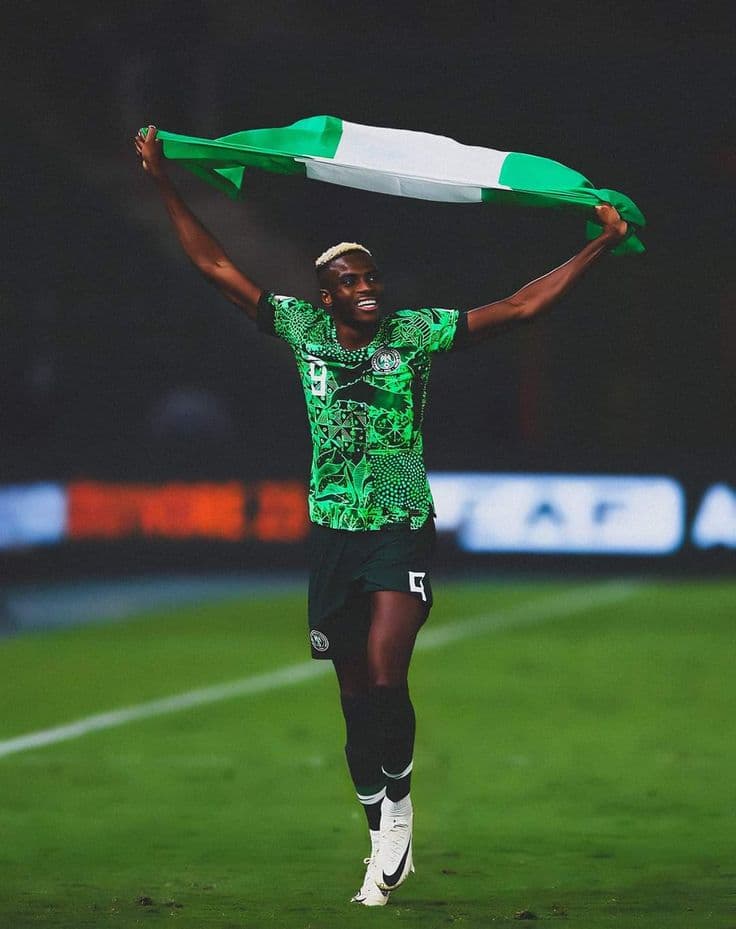 Victor Osimhen marcou dois gols na vitória da Nigéria sobre o Gabão no mata-mata interno das Eliminatórias (Foto: Divulgação)