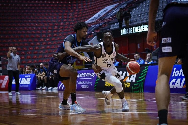 Corinthians e Pato no NBB (Foto: Reprodução / NBB)