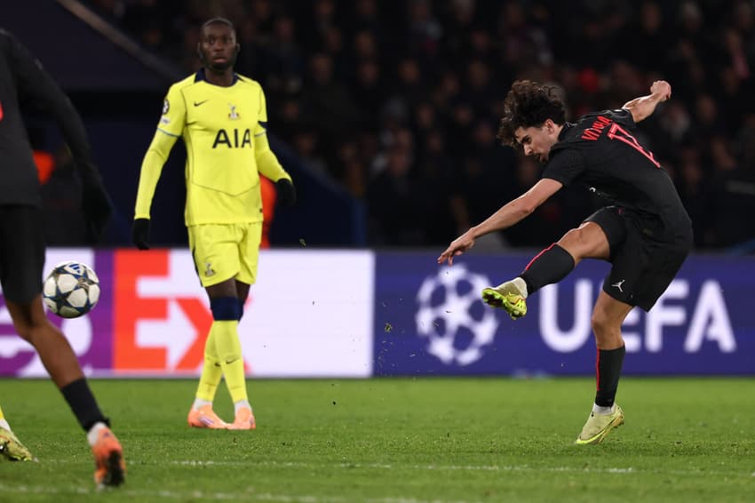 Com três gols de Vitinha, o PSG venceu o Tottenham por 5 a 3, pela Champions League (Foto: FRANCK FIFE / AFP)