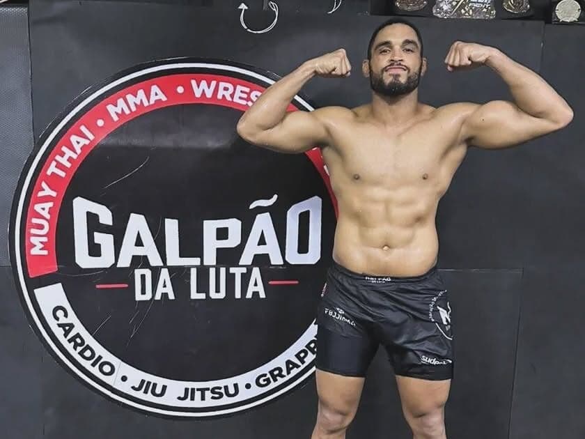 Rafael Cerqueira é peso meio-pesado no UFC (Foto: Reprodução/Instagram: @raffaelcerqueira_ufc)
