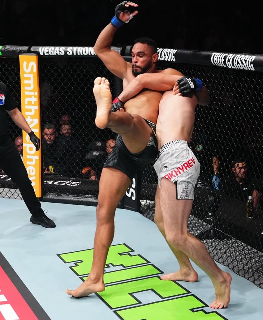 Raffael Cerqueira leva mata-leão e perde no UFC Qatar (Foto Reprodução Instagram @ufc)