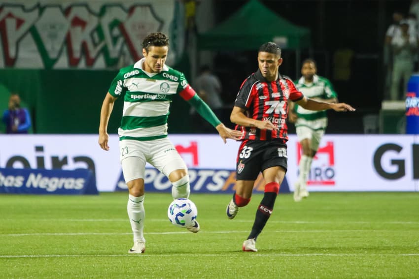 Raphael Veiga em Palmeiras x Vitória (Foto: Vinicius Nunes/Agência F8/Gazeta Press)