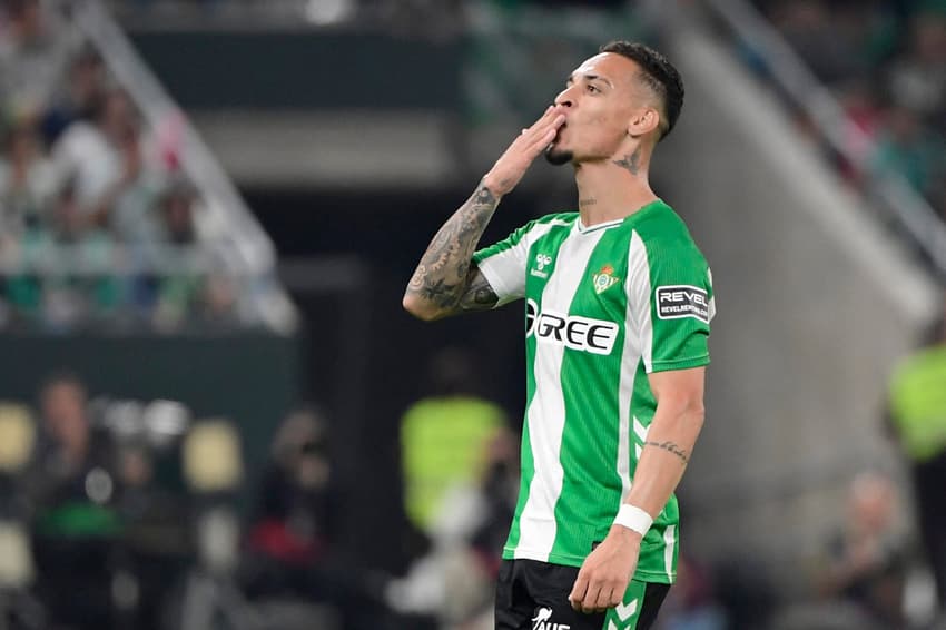 Antony comemora gol pelo Real Betis (Foto: CRISTINA QUICLER / AFP)