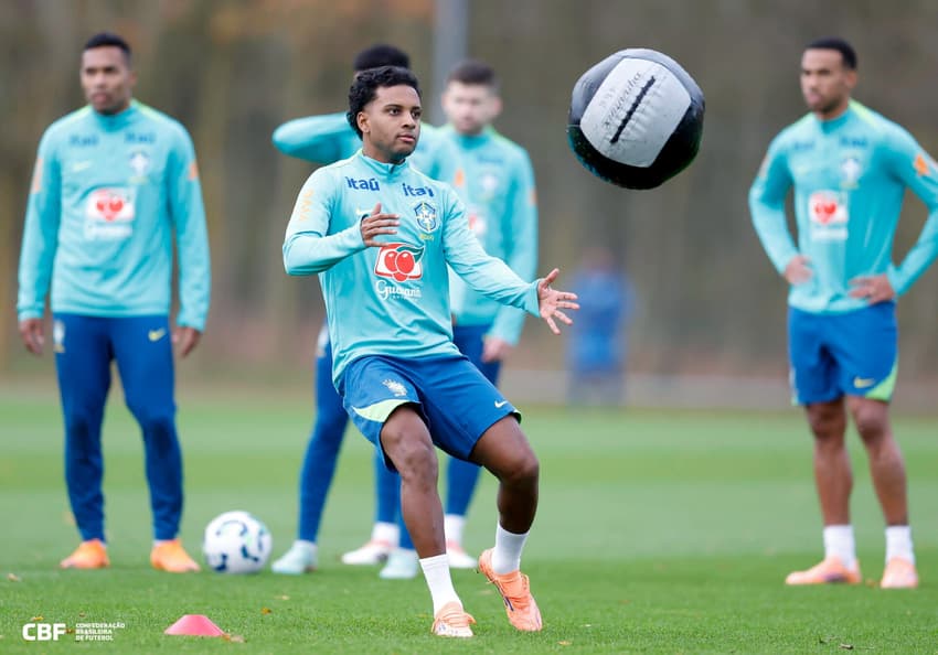 Rodrygo, durante treino da Seleção em Londres