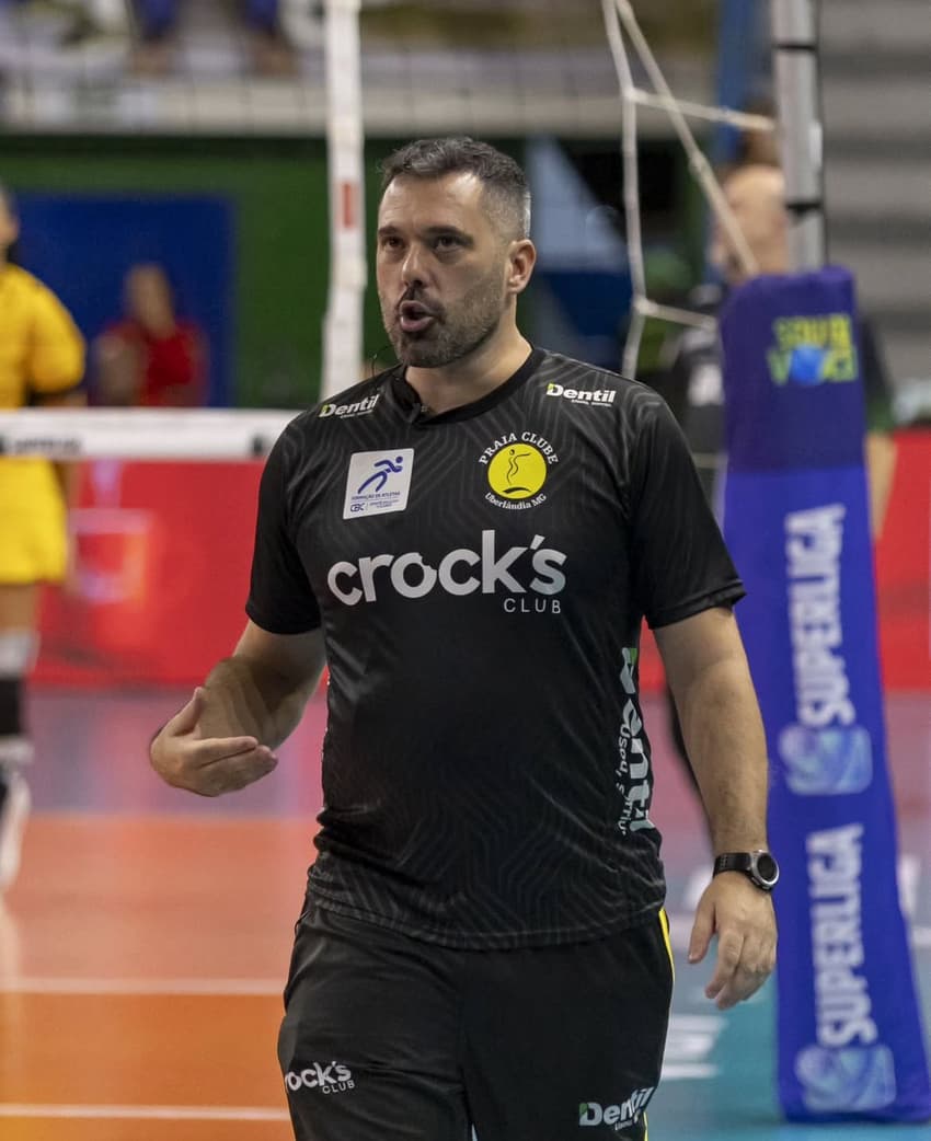 Rui Moreira, técnico do Praia Clube (Foto: Bruno Cunha)