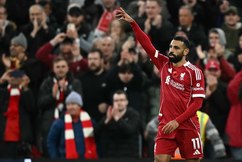 Van Dijk: Mohamed Salah marcou na vitória do Liverpool sobre o Aston Villa e chegou a 250 gols com a camisa dos Reds (Foto: Paul ELLIS / AFP)