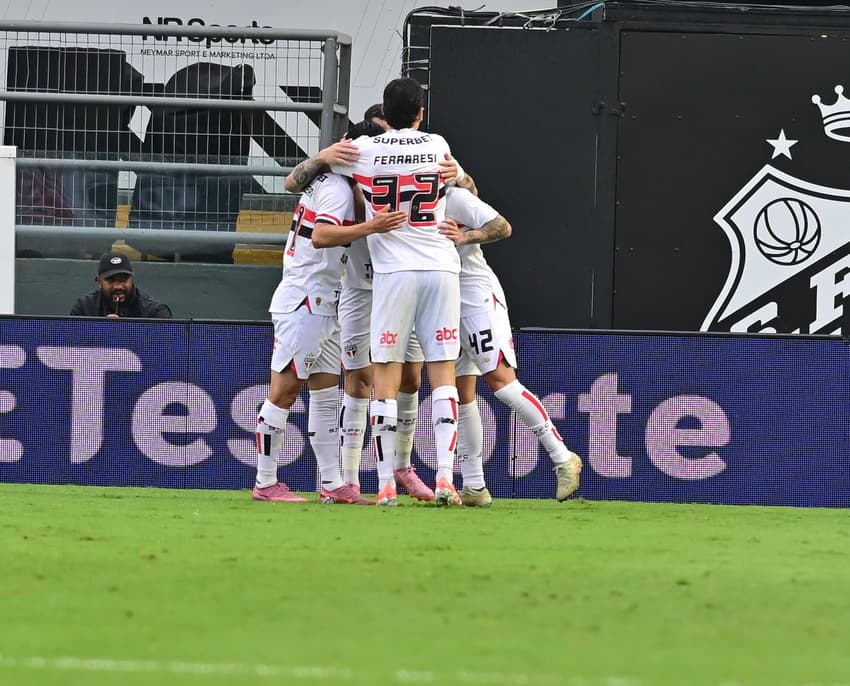 Comemoração do São Paulo após gol de Bobadilla contra o Juventude (Foto: Jota Erre/ Agif/Gazeta Press)