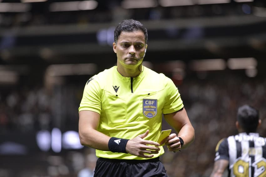 Sávio Pereira Sampaio, árbitro de Atlético-MG x Fortaleza(Foto: Araceli Souza/MyPhoto Press/Gazeta Press)