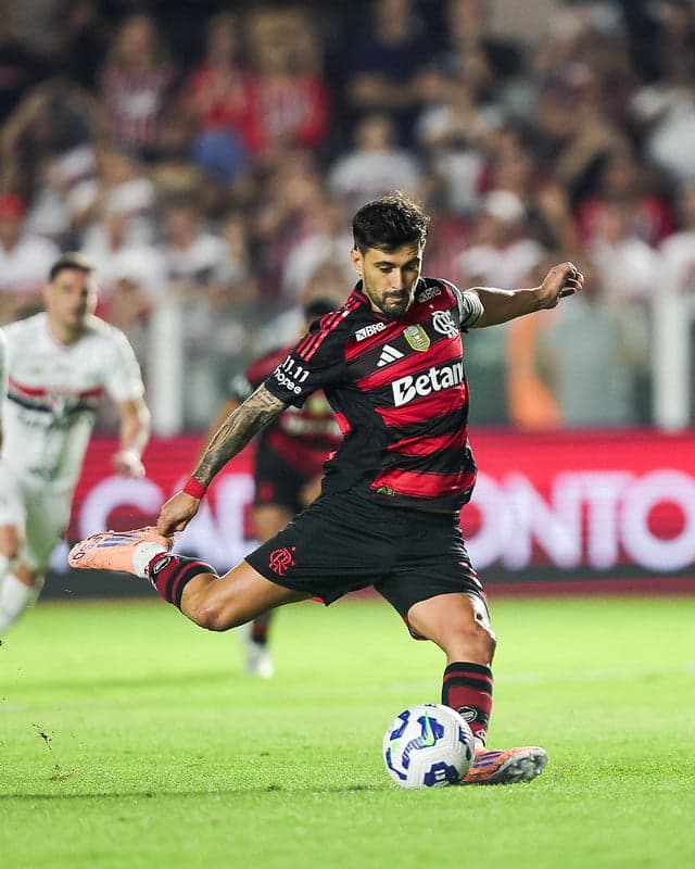 Arrascaeta marcou de pênalti contra o São Paulo (Foto: Gilvan de Souza/ Flamengo)