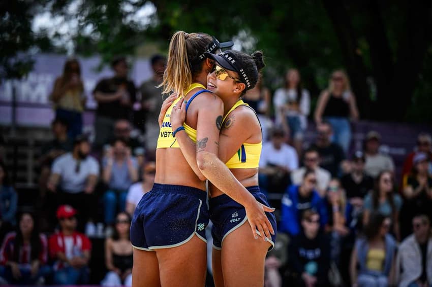 Thâmela e Vic estão na semifinal do Mundial de Vôlei de Praia (Foto: Volleyball World)