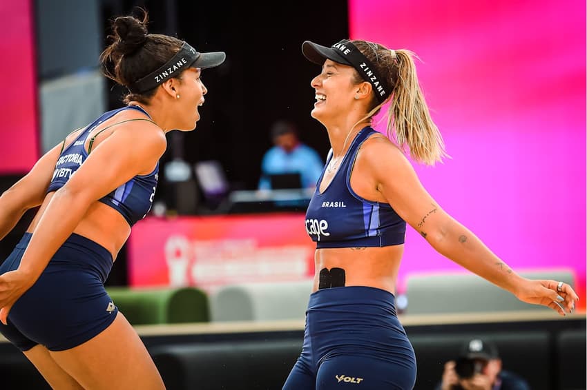 Dupla brasileira Thâmela e Victoria no Mundial de Vôlei de Praia (Foto: Divulgação / Volleyball World)