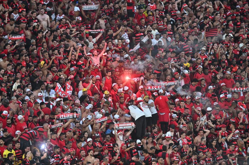 Torcida do Flamengo comemora título da Libertadores no Monumental de Lima
