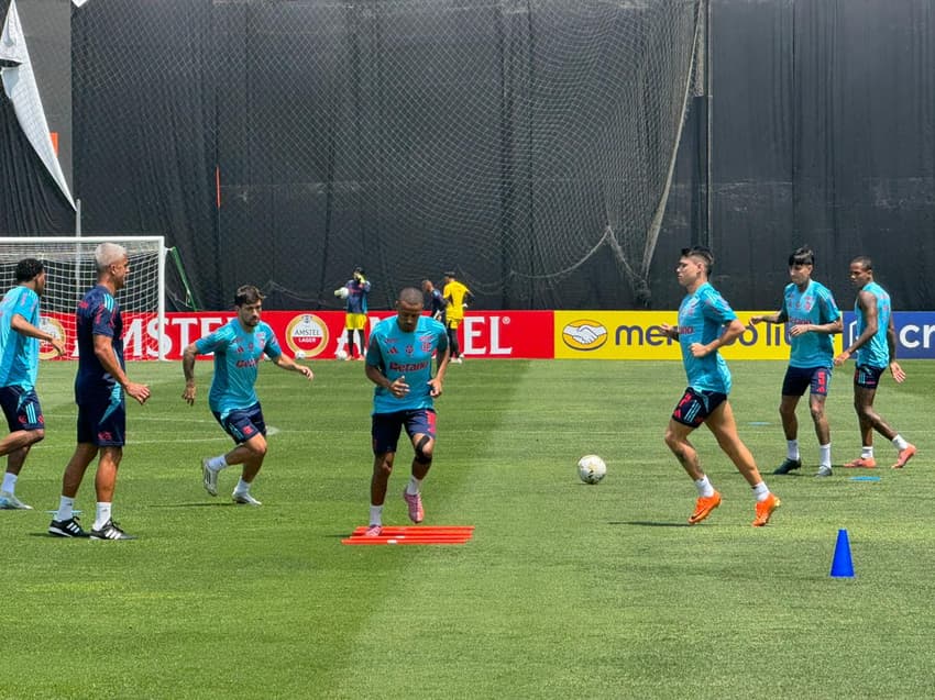 Jogadores do Flamengo em treino antes da final da Libertadores