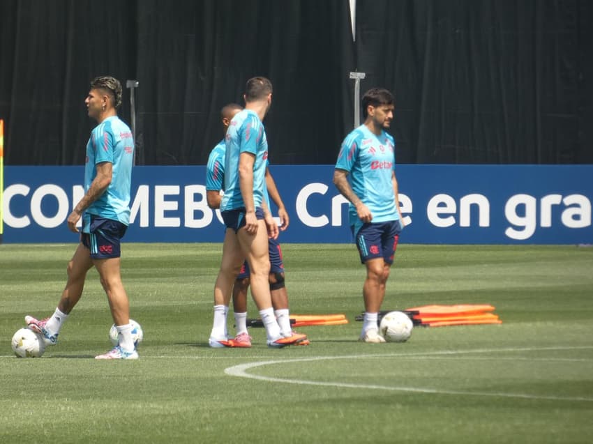 Jogadores do Flamengo em treino antes da final da Libertadores