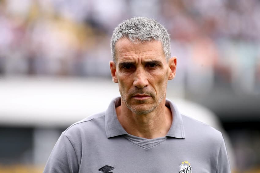 Juan Pablo Vojvoda tecnico do Santos durante partida contra o Fortaleza
