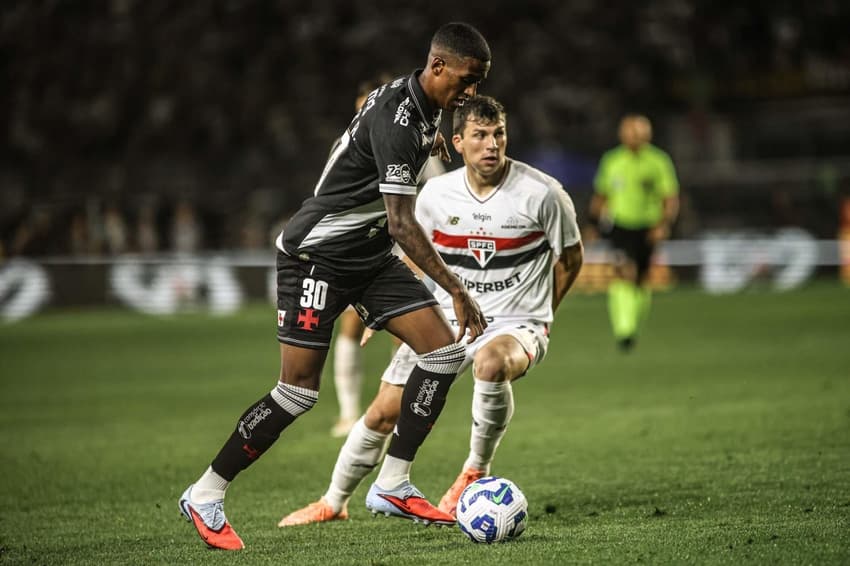Vasco e Sao Paulo se enfrentam em São Januário pelo Brasileirão (Foto: Thiego Mattos/Pera Photo Press/Gazeta Press) 