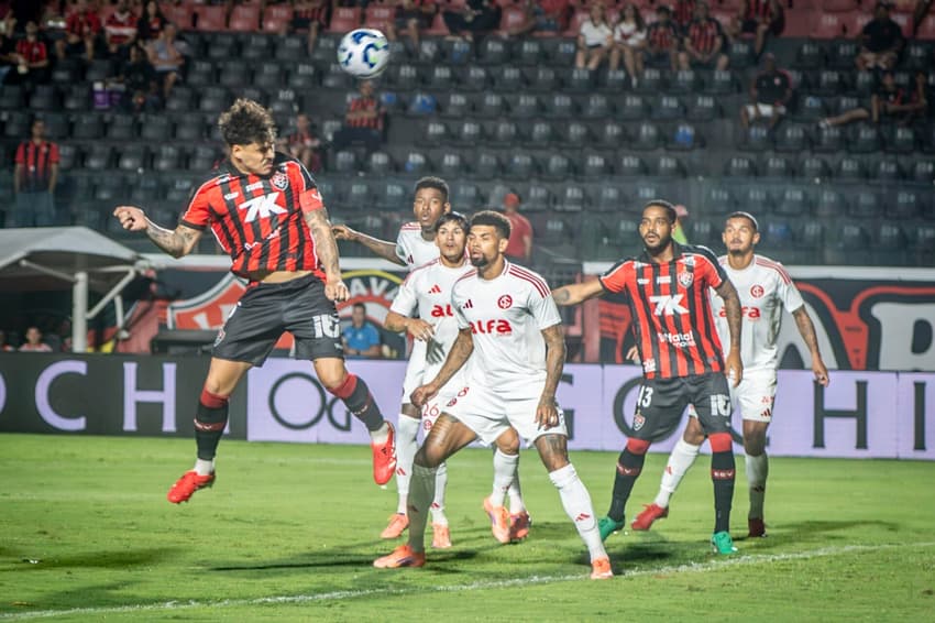 Vitória e Internacional se enfrentam no Barradão (Foto: Fillipe Alves/Agência F8/Gazeta Press)