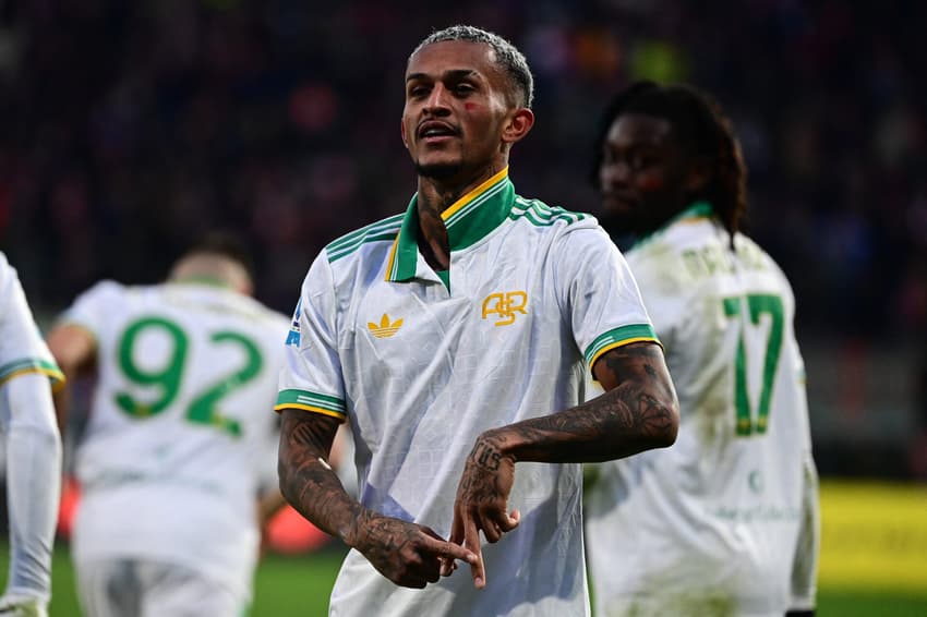 Flamengo: Wesley, da Roma, comemora o terceiro gol da equipe contra o Cremonese (Foto: Piero Cruciatti/AFP)