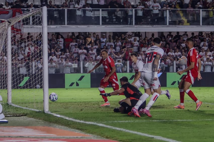 Lance do gol de Luciano, do São Paulo