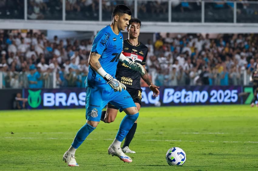 Gabriel Brazão é um dos líderes do elenco do Santos. (Foto: LEO BARRILARI/Gazeta Press)