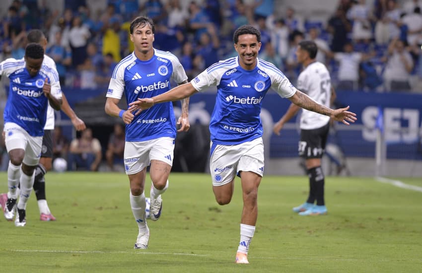 Christian comemora gol do Cruzeiro contra o Botafogo (Foto: Araceli Souza/MyPhoto Press/Gazeta Press)