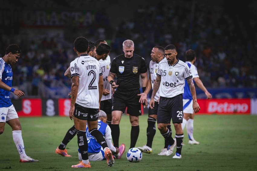 Daronco apitou Cruzeiro x Botafogo (Foto: Clayton Carvalho Fernandes/Pera Photo Press/Gazeta Press)
