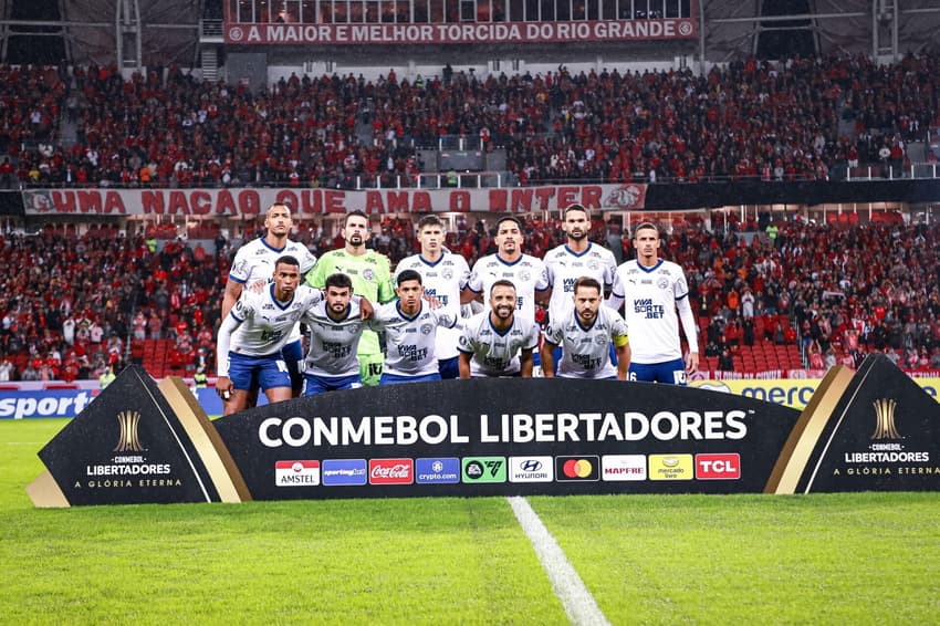 Time do Bahia reunido antes do jogo contra o Inter pela Libertadores (Foto: Maxi Franzoi/AGIF/GazetaPress)