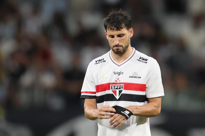 Calleri viveu temporada difícil no São Paulo (Foto: Gilson Lobo/Agif/Gazeta Press)