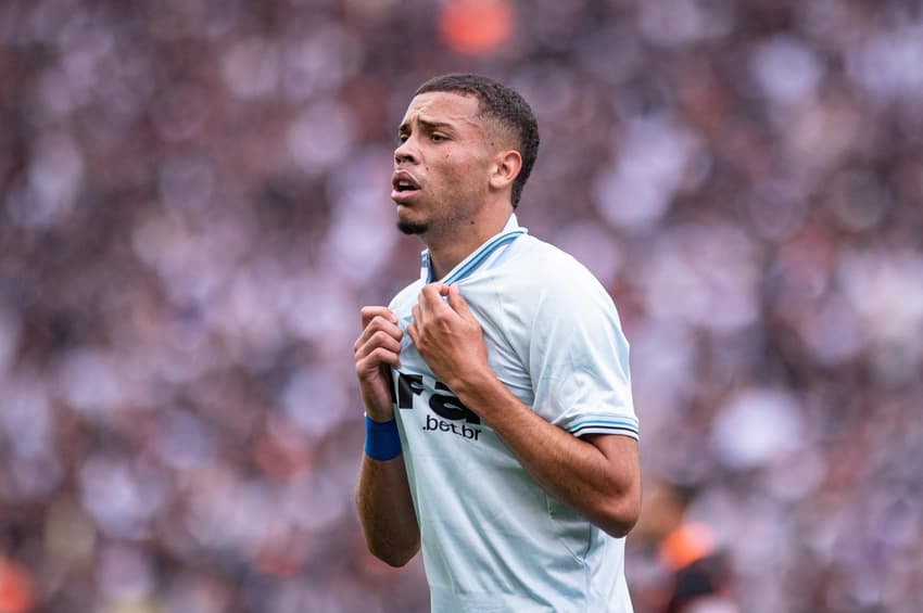 Alysson durante partida do Grêmio no Brasileirão (Foto: Ronaldo Barreto/Thenews2/Gazeta Press)