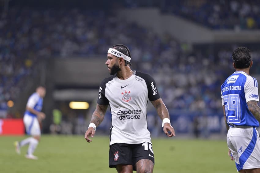Memphis marcou o gol da vitória do Corinthians sobre o Cruzeiro