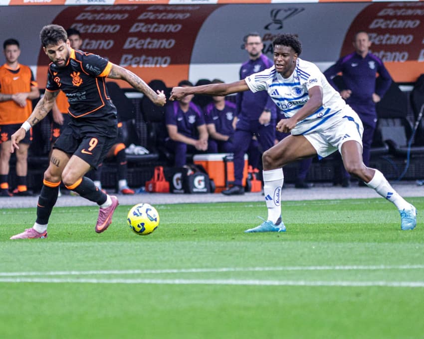 Partida entre Corinthians e Cruzeiro, valida pela Copa do Brasil (Foto: Joca Duarte/Mochila Press/Gazeta Press)