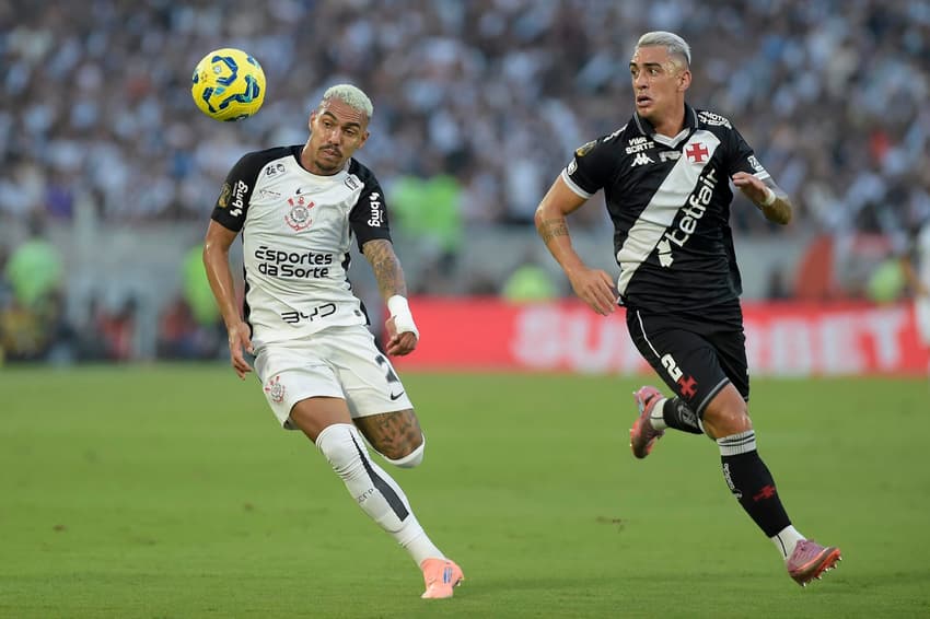 Matheuzinho deu assistência no confronto diante do Vasco (Foto: Dhavid Normando/Código19/Gazeta Press)