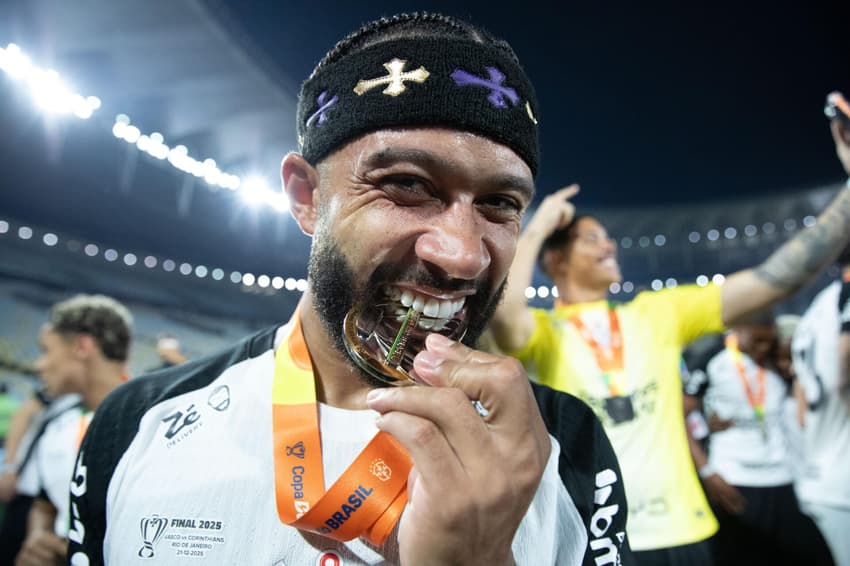 Memphis ainda tem contrato com o Corinthians (Foto: Renato Padalka/Ekobanpress/Gazeta Press)