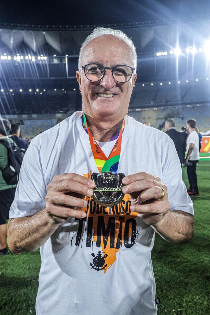 Dorival Júnior após título do Corinthians (Foto: Joca Duarte/Mochila Press/Gazeta Press)