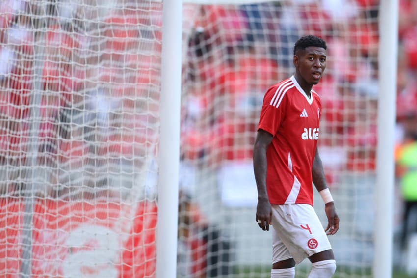 Vitão, zagueiro do Internacional ( FOTO: EDU ANDRADE/Fatopress/Gazetta Press)