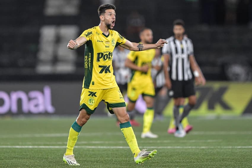 Jemmes, reforço do Fluminense, em ação pelo Mirassol contra o Botafogo (Foto: Thiago Ribeiro/Agif/Gazeta Press)