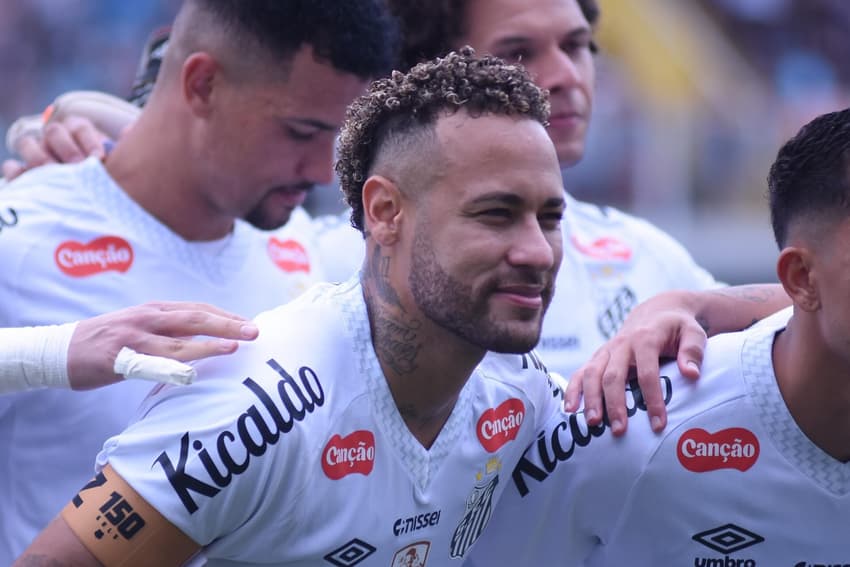 Neymar acumula 150 gols com a camisa do Santos e é o 11º maior artilheiro. (Foto:  CARLOS TORRES/AGENCIA ENQUADRAR)