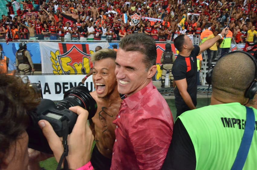 Mancini comemora título de campeão baiano pelo Vitória em 2016 (Foto: Francisco Galvão / EC Vitória)