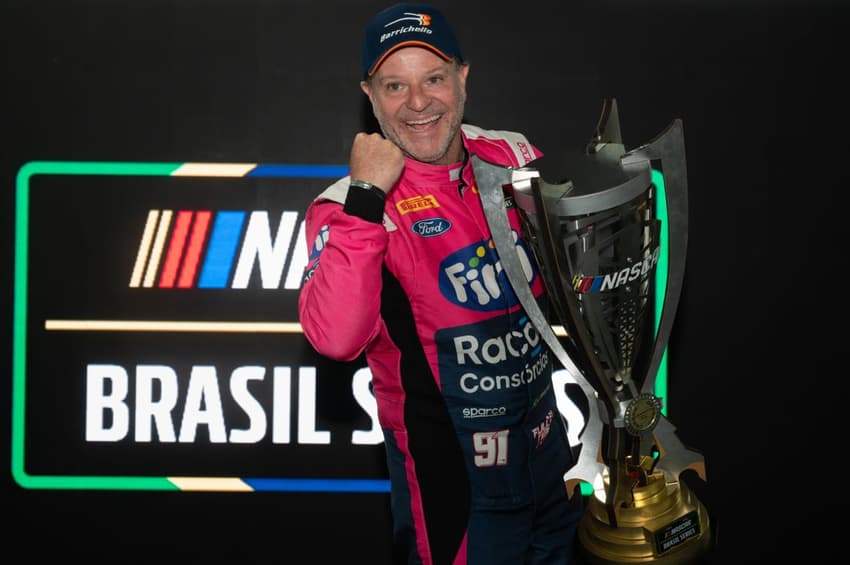 Rubinho Barrichello foi o campeão da temporada 2025 na Nascar Brasil